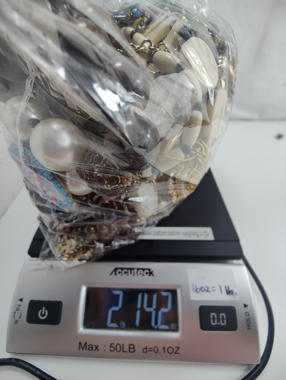 2 Lb 14.2 Oz Mixed Jewelry Craft Repair Parts Lot Beads Gemstones Pearls Shell - Picture 8 of 11
